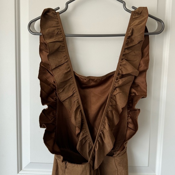 NWOT ADORABLE suede look romper! Size M. Open back with amazing frills! - Picture 3 of 8